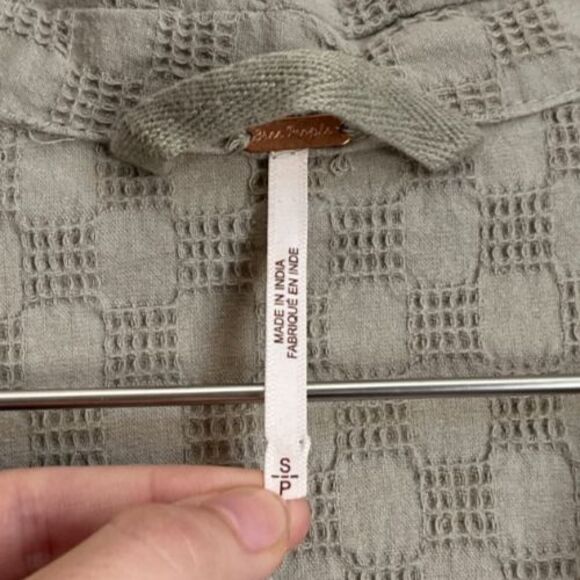 Free People Textured Cotton Oversized Boxy Button Down in Sage Green Size SMALL - Picture 4 of 5